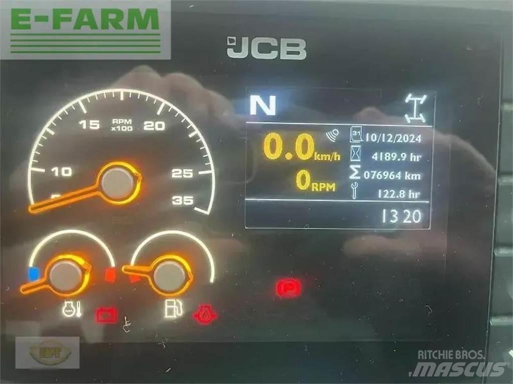 JCB fastrac 4220 الجرارات