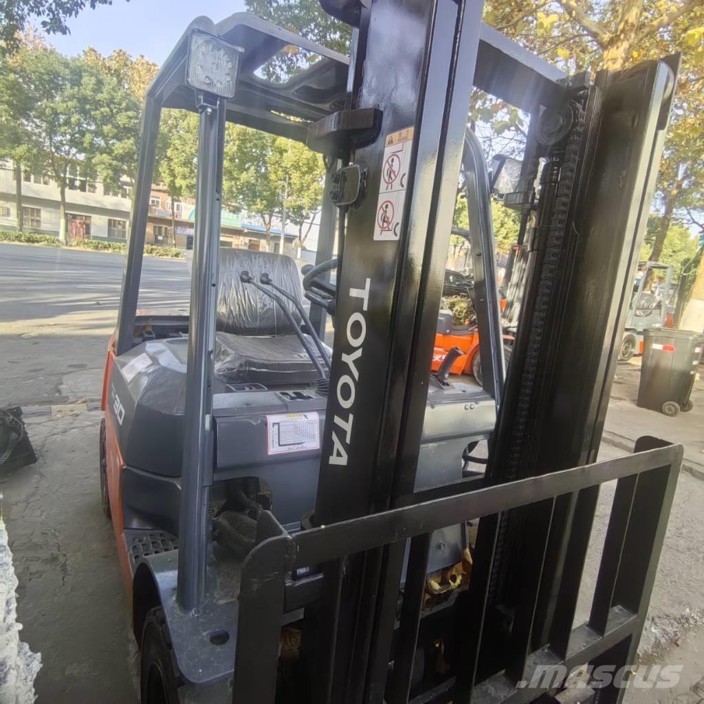 叉车 3t شاحنات الديزل