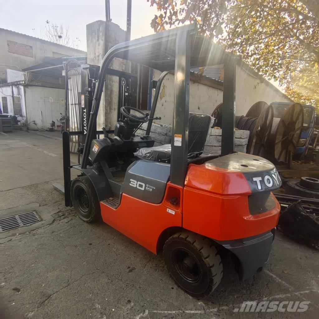 叉车 3t شاحنات الديزل