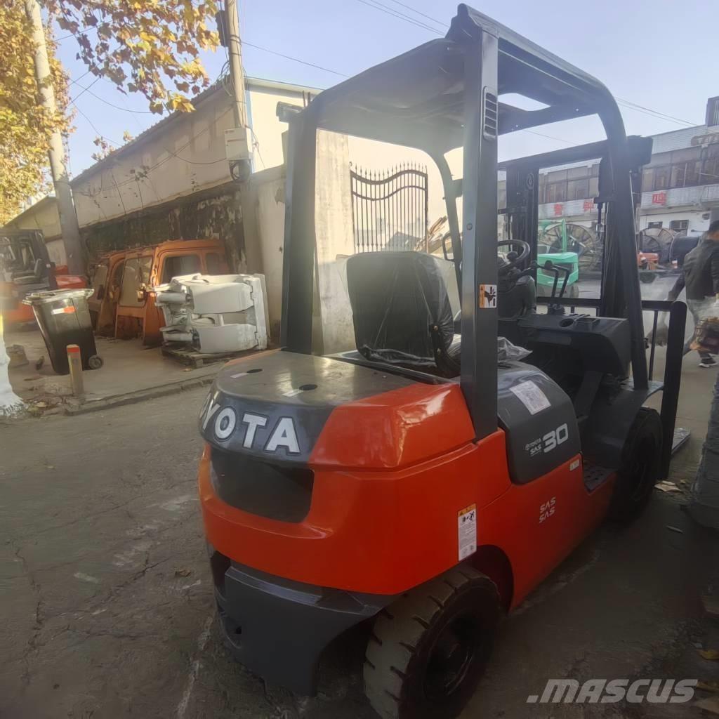 叉车 3t شاحنات الديزل