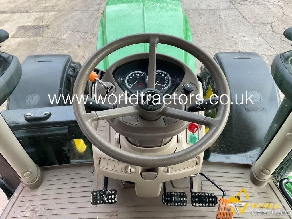 John Deere 6130 R الجرارات