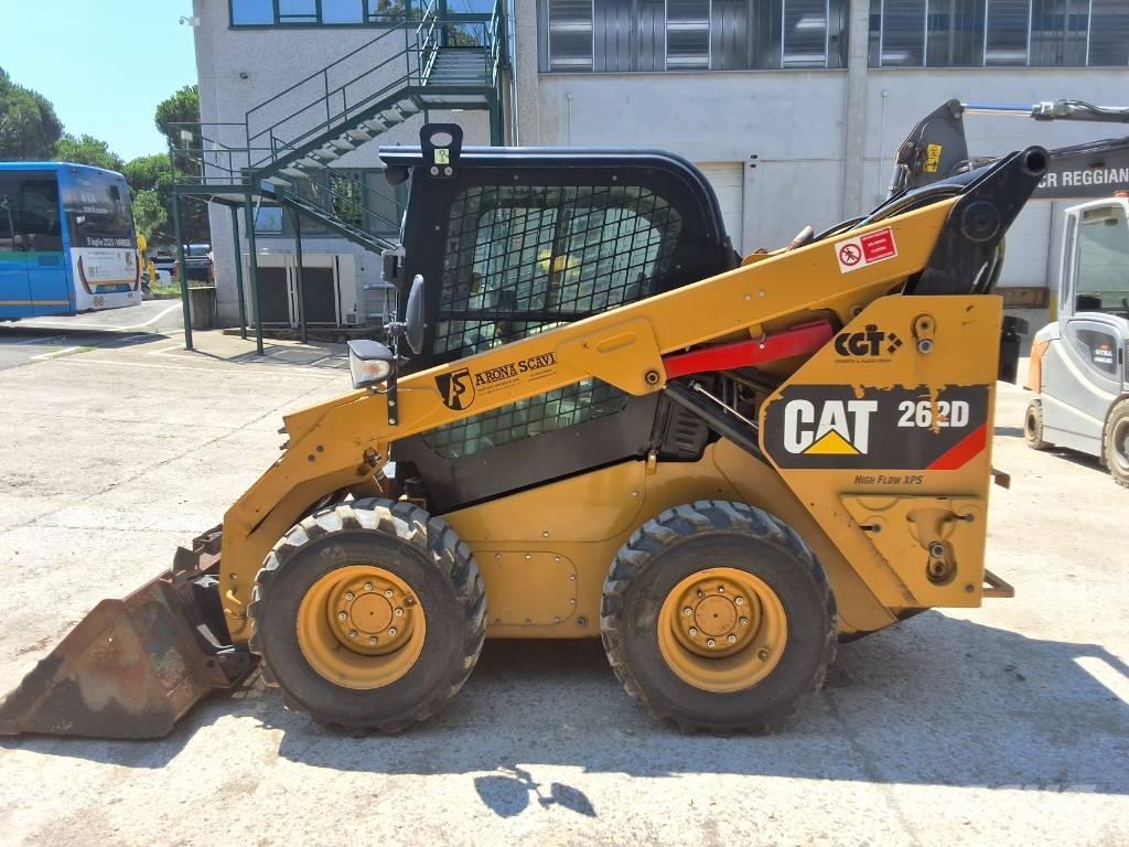 CAT 262 D لوادر انزلاقية التوجيه