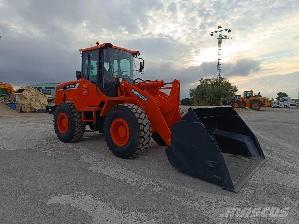 Doosan DL200-5 لوادر صغيرة
