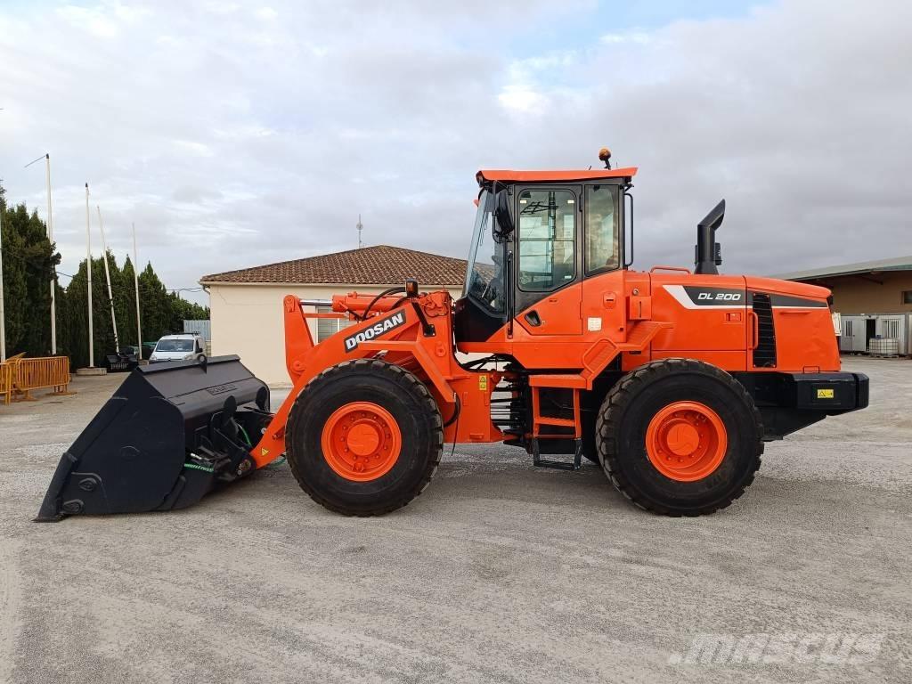 Doosan DL200-5 لوادر صغيرة