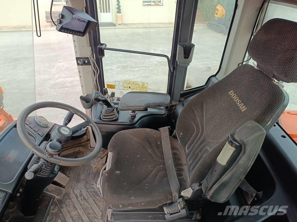 Doosan DL200-5 لوادر صغيرة