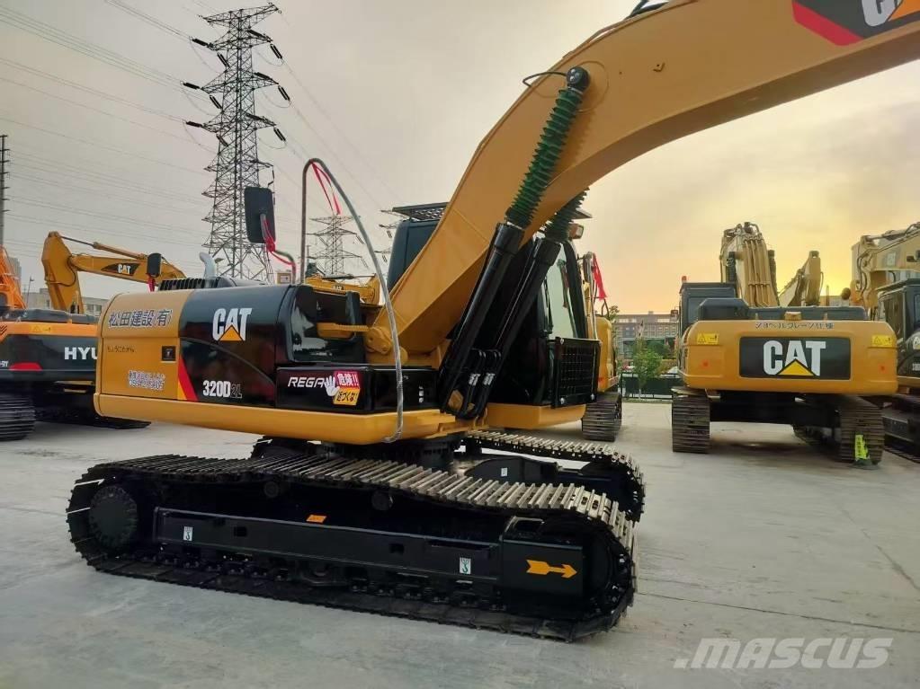CAT 320 D2L حفارات زحافة