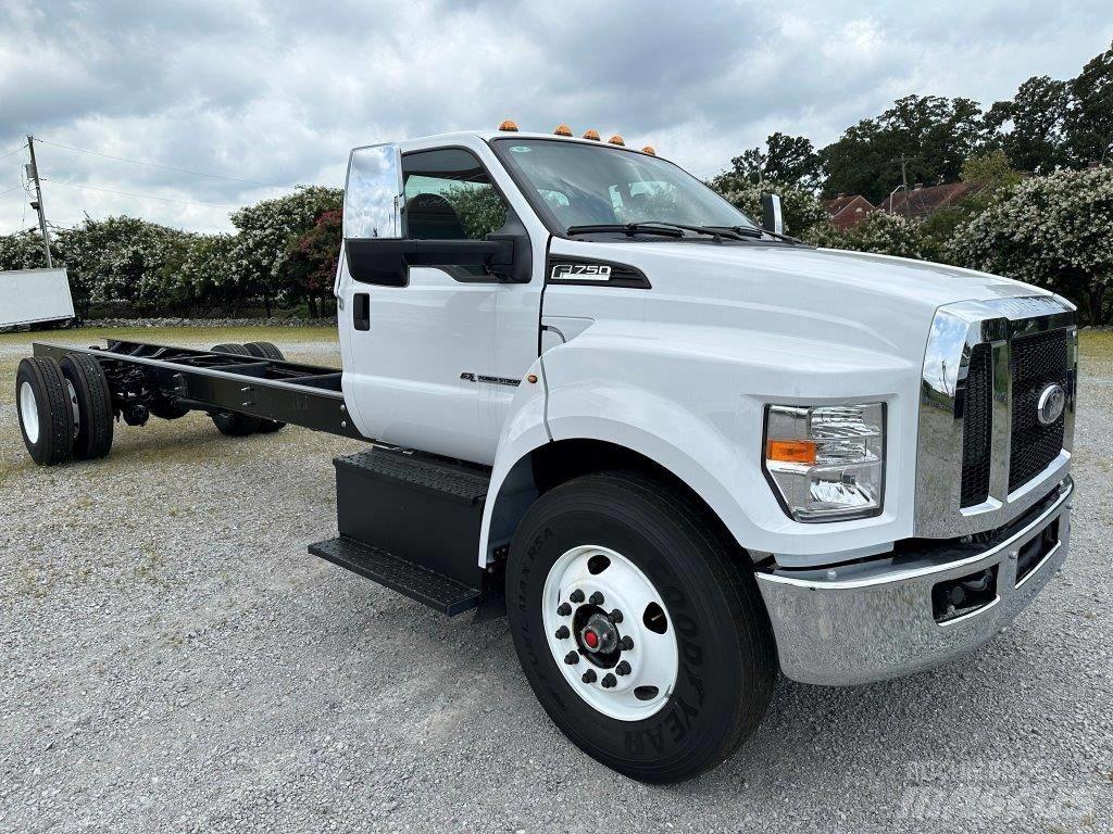 Ford F-750 شاحنات بمقصورة وهيكل