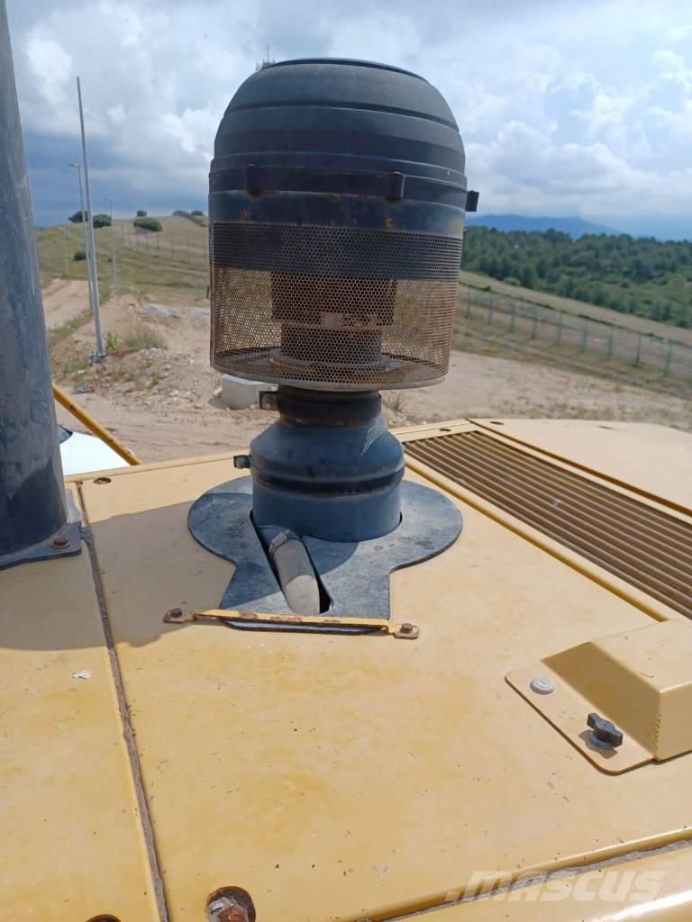 CAT 836 H مكابس المخلفات