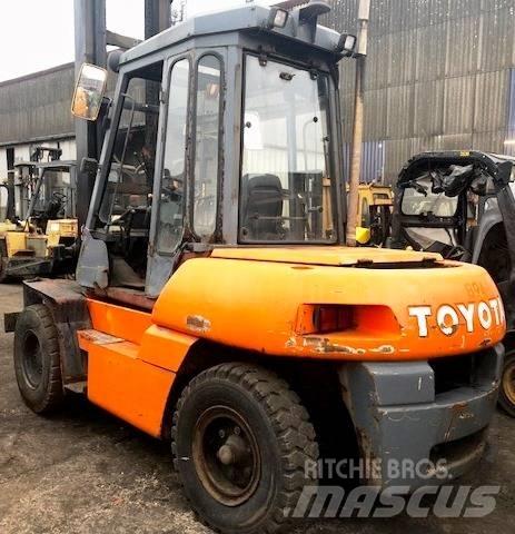 Toyota 5 FD 70 شاحنات الديزل