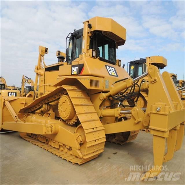 CAT D 7 R بلدوزرات مجنزرة