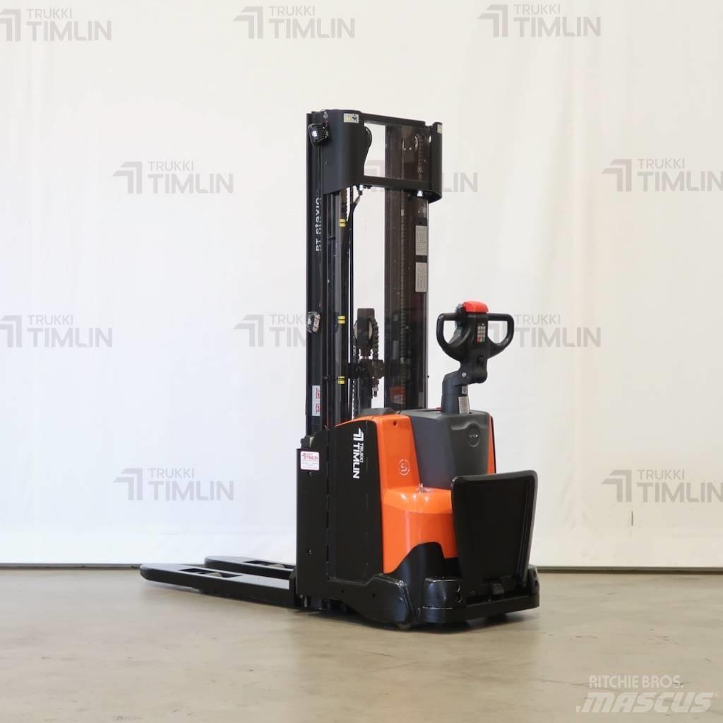 Toyota SWE120L شاحنات مناولة ذاتية الدفع