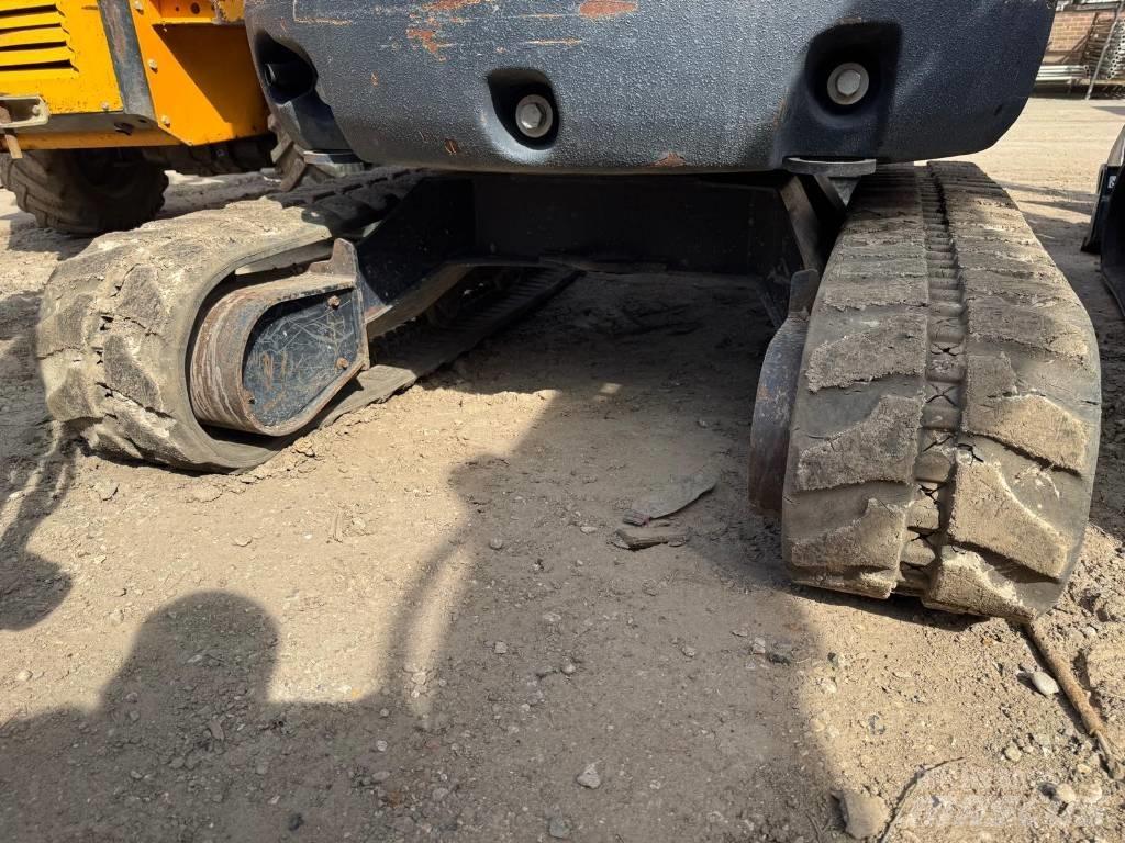 Kubota U 27-4 حفارات صغيرة أقل من 7 طن (حفارات صغيرة)