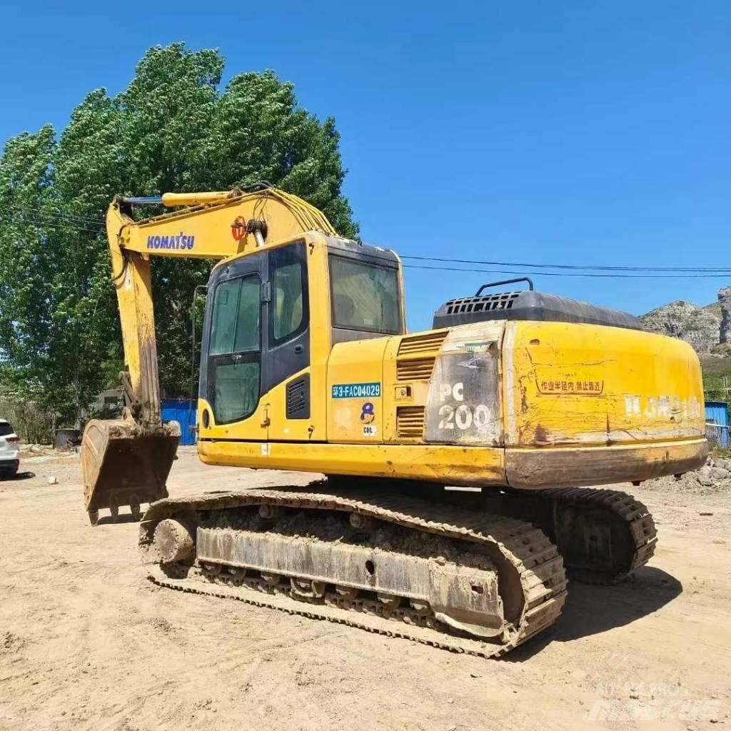 Komatsu PC 200-8 حفارات زحافة