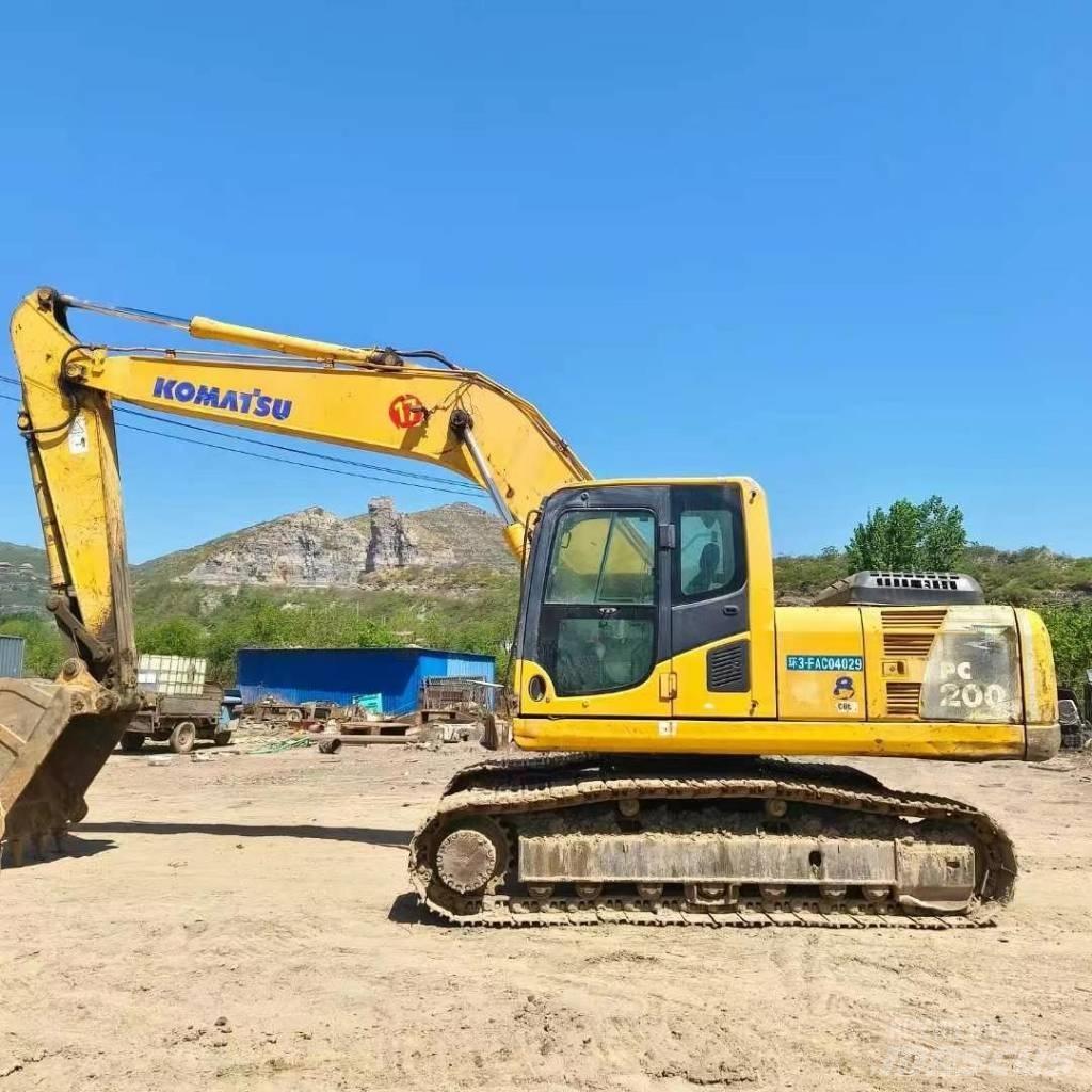 Komatsu PC 200-8 حفارات زحافة