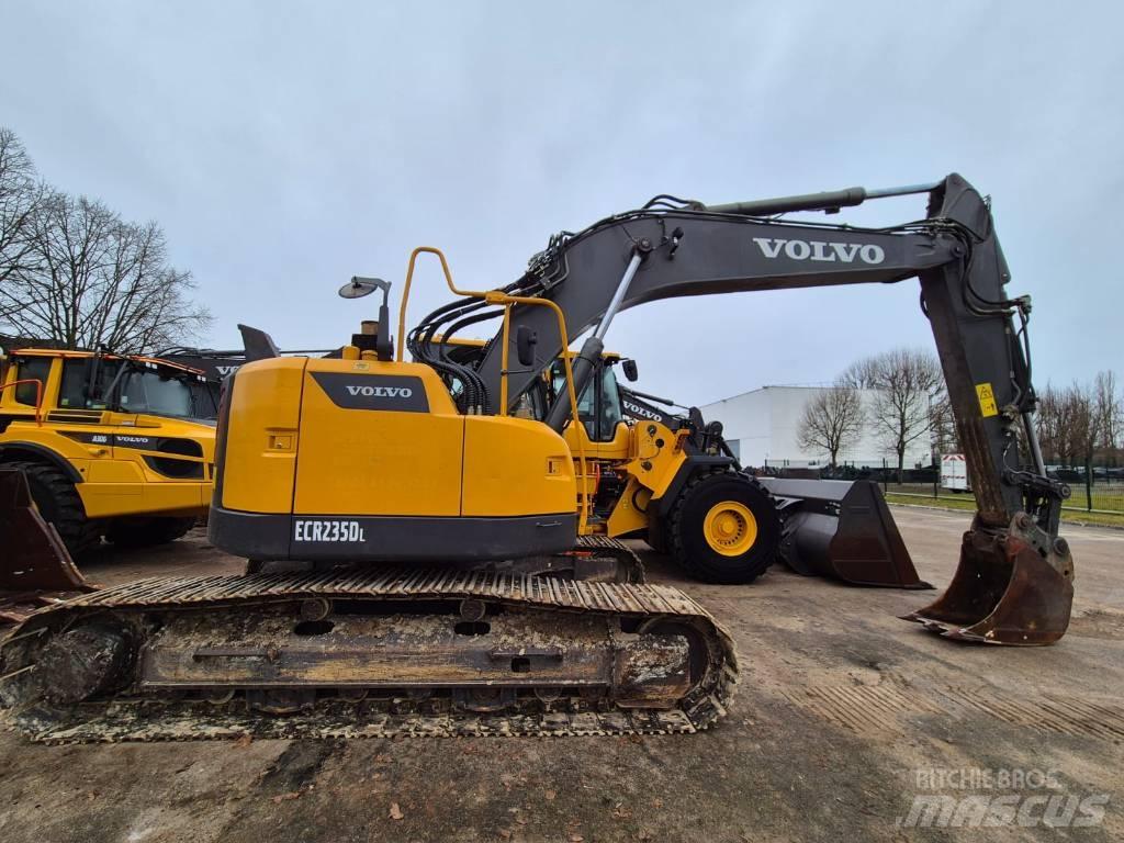 Volvo ECR 235 D حفارات زحافة