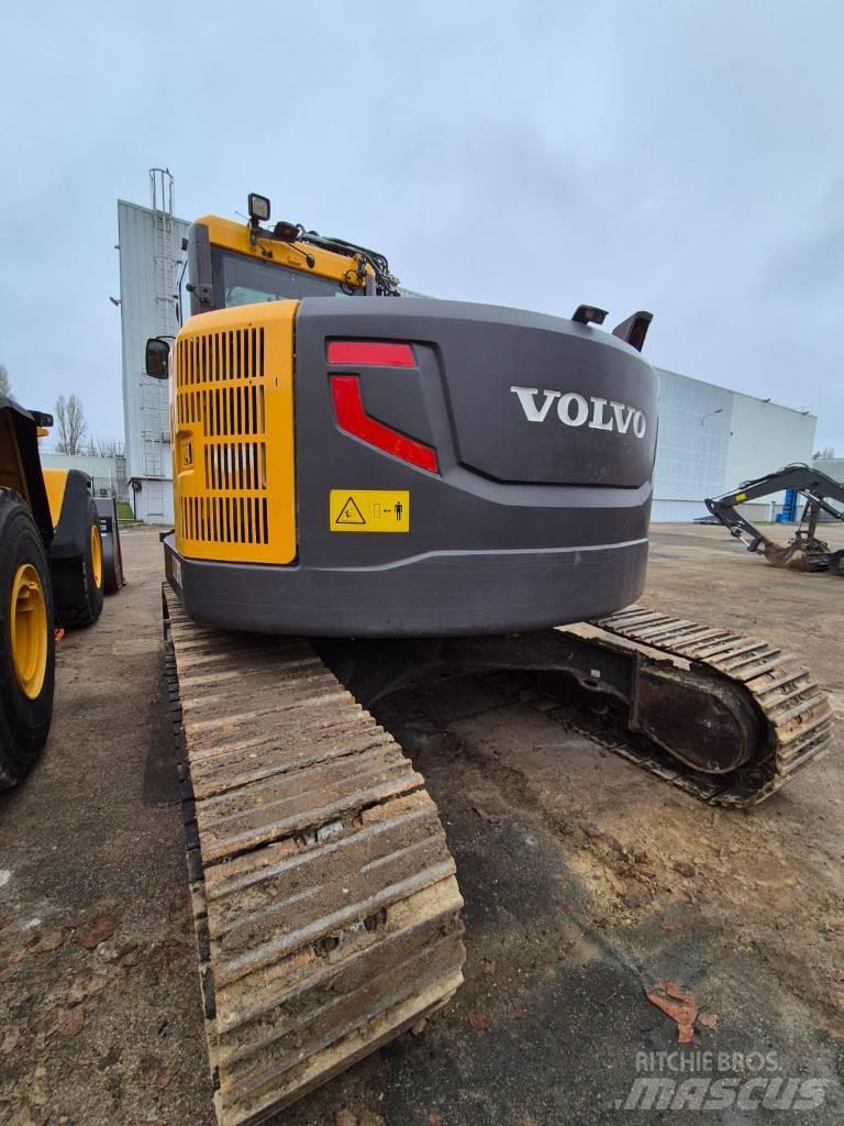 Volvo ECR 235 D حفارات زحافة