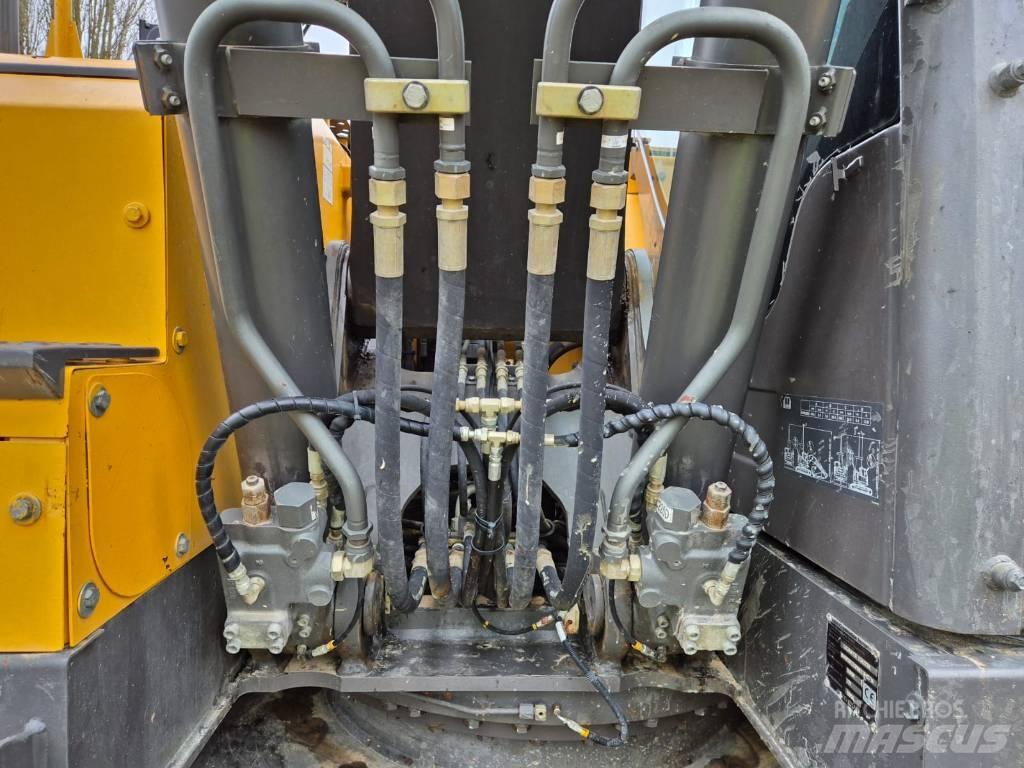 Volvo ECR 235 D حفارات زحافة