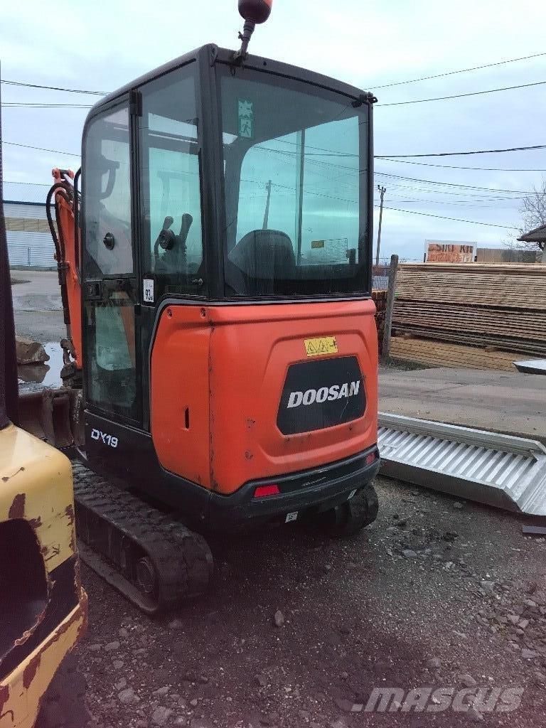 Doosan DX 19 حفارات صغيرة أقل من 7 طن (حفارات صغيرة)