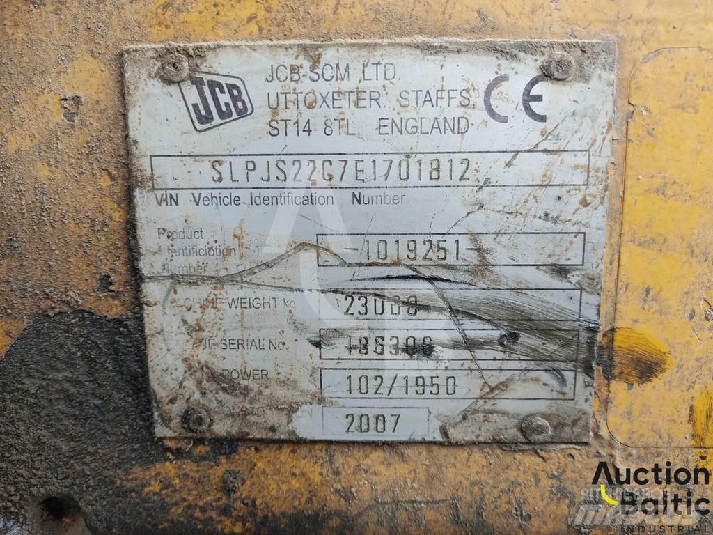 JCB JS 220 LC حفارات زحافة