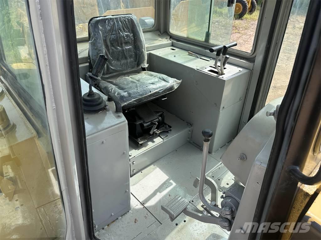 CAT D6G بلدوزرات مجنزرة