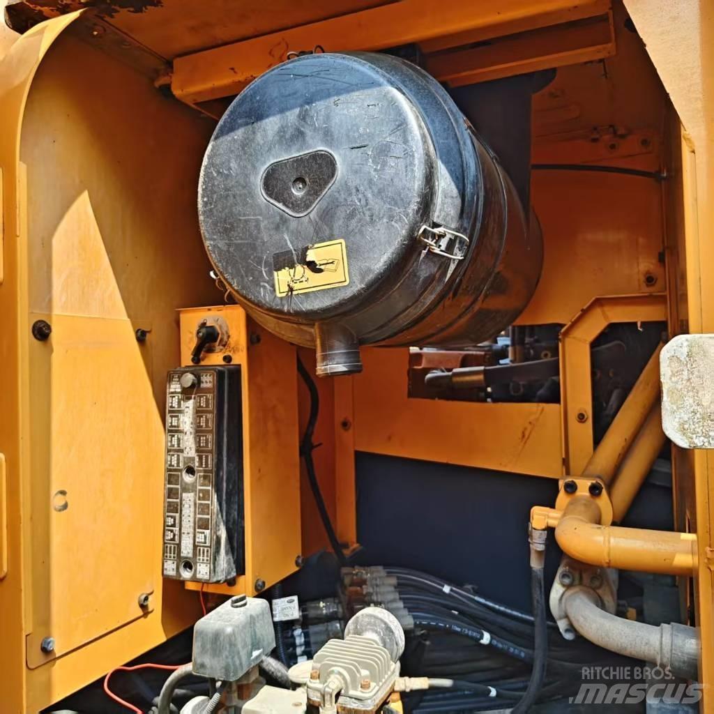 Hyundai Robex 305 LC حفارات زحافة