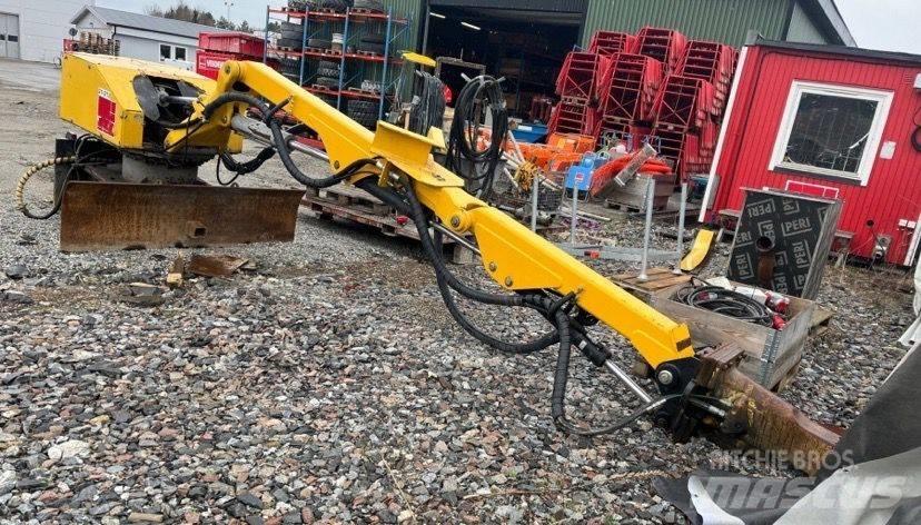 Brokk 330 حفارات زحافة