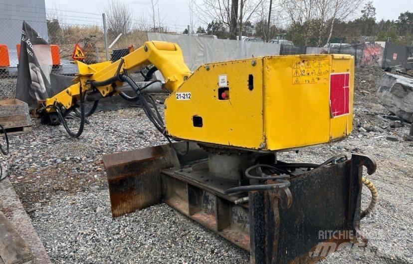 Brokk 330 حفارات زحافة