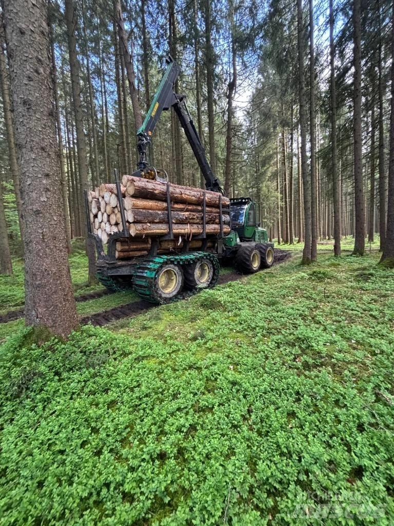 John Deere 1110E شاحنات