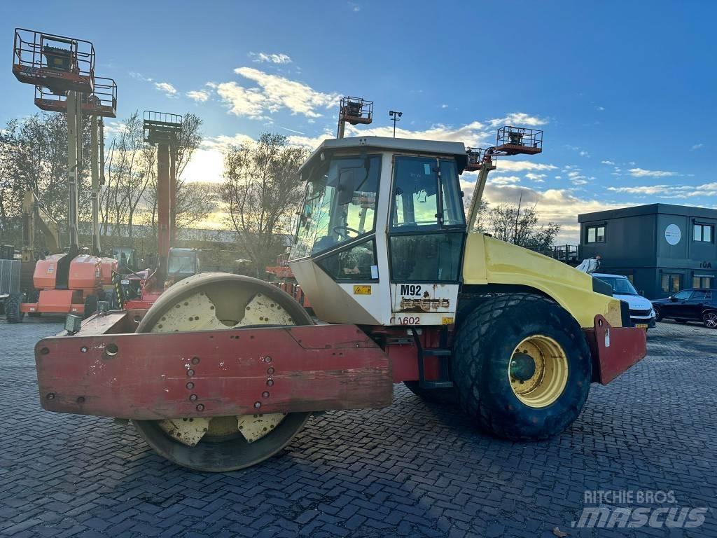 Dynapac CA 602 D مداحل أحادية الأسطوانة