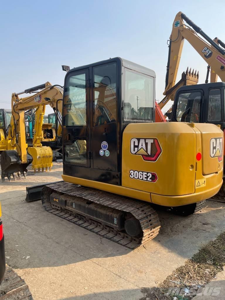 CAT 306 حفارات زحافة