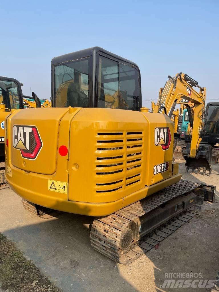 CAT 306 حفارات زحافة