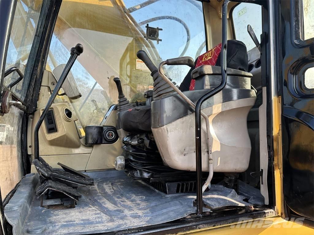 CAT 325 C حفارات زحافة