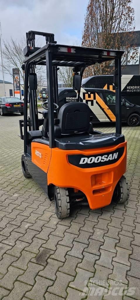 Doosan B20X-7 شاحنات ذات رافعات شوكية تعمل بالكهرباء