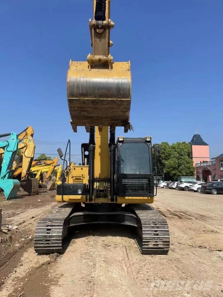 CAT 323 D حفارات زحافة