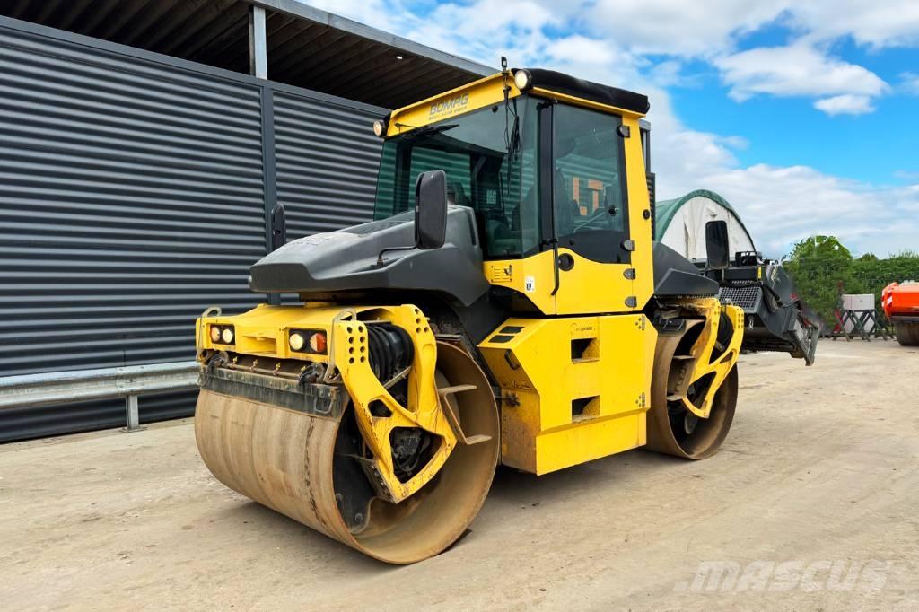 Bomag BW 174 AP-4V مداحل ثنائية الاسطوانة
