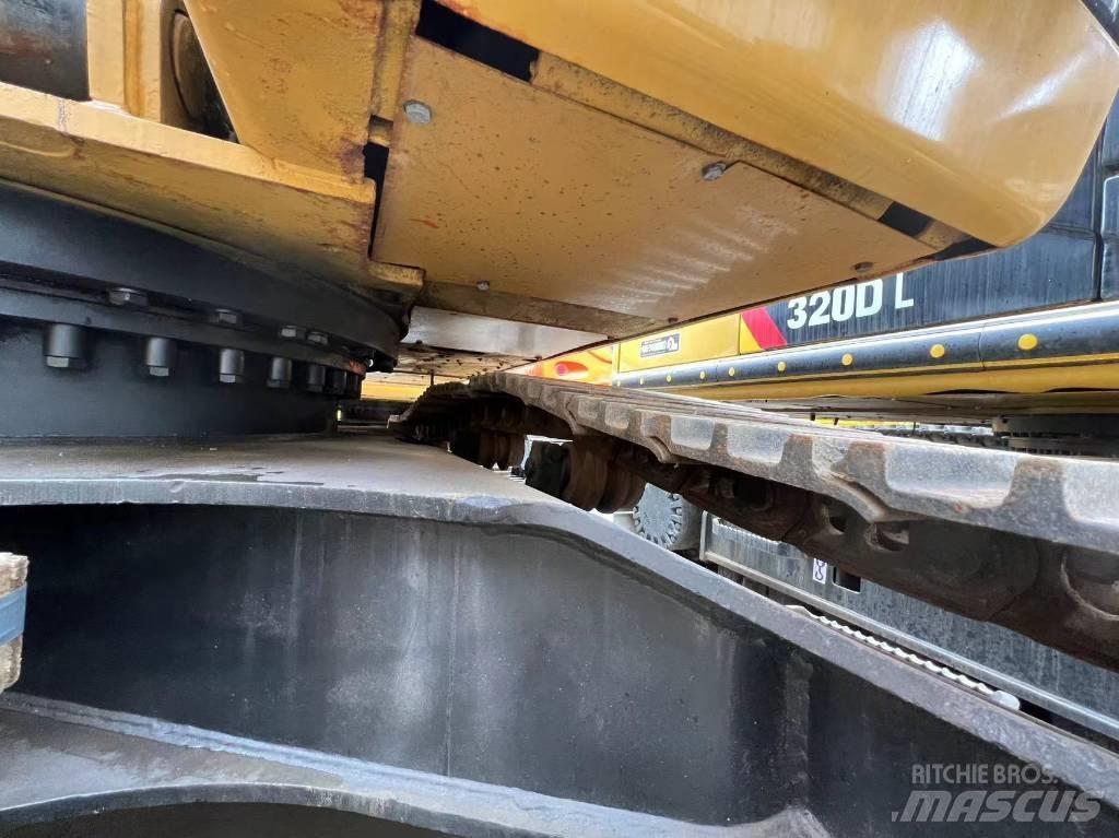 CAT 325 C حفارات زحافة