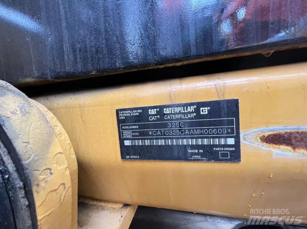 CAT 325 C حفارات زحافة
