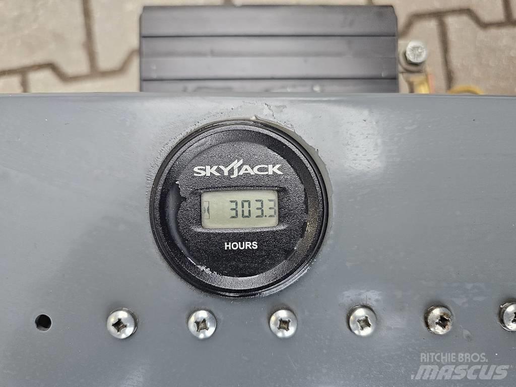 SkyJack SJ III4632 رافعات مقصية الشكل