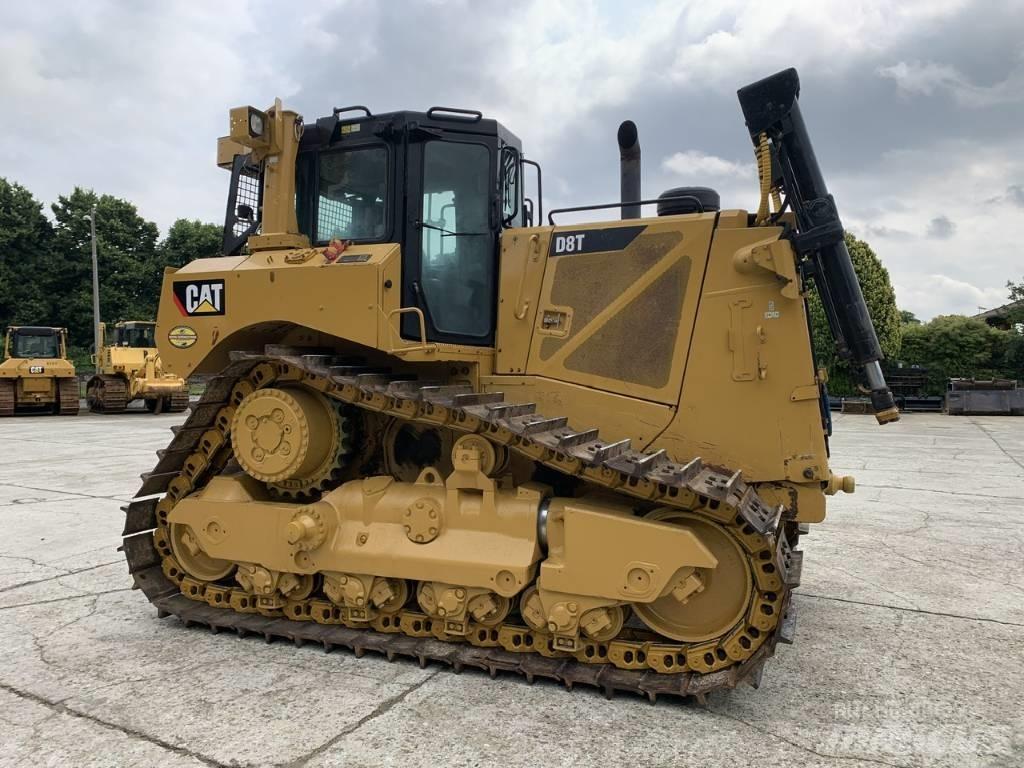CAT D 8 T بلدوزرات مجنزرة