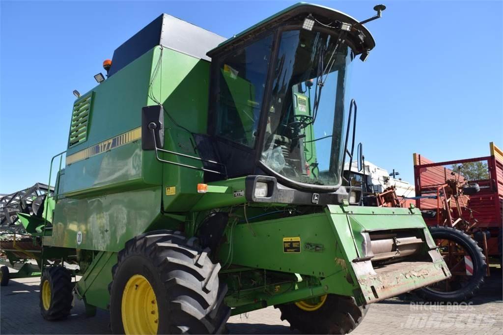 John Deere 1177 حصادات