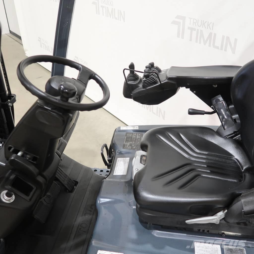 Toyota 8FBE15T شاحنات ذات رافعات شوكية تعمل بالكهرباء