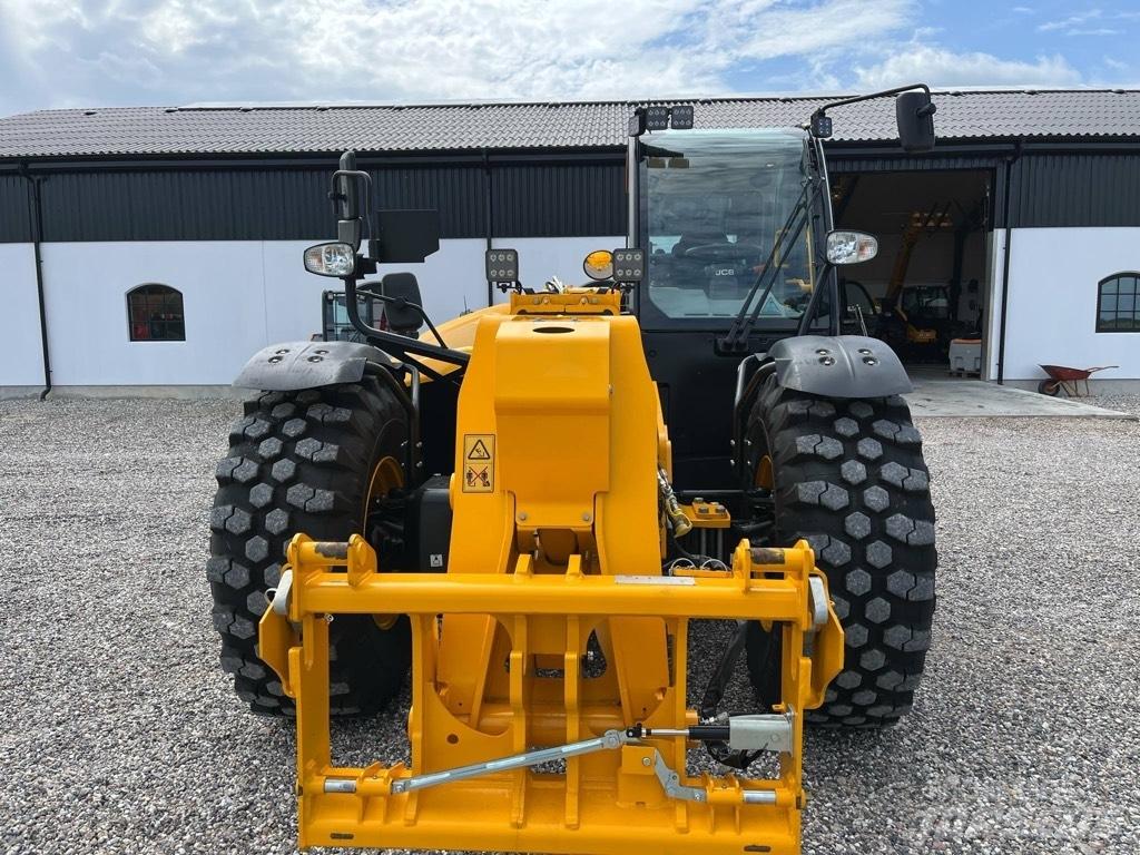 JCB 560-80 Agri Xtra مناولات متداخلة