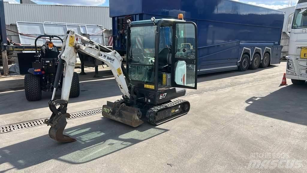 Bobcat e17 الجرارات