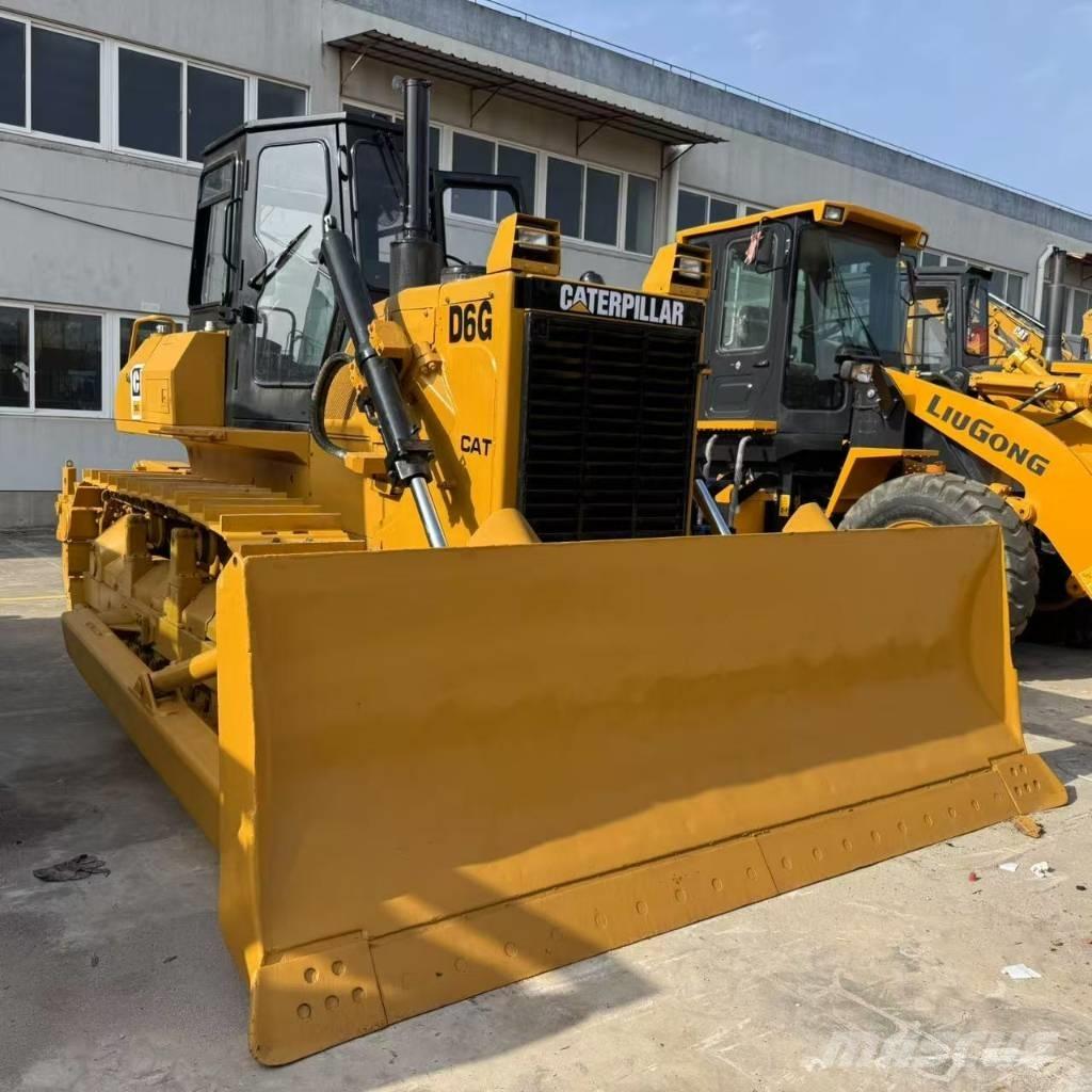 CAT D6G بلدوزرات مجنزرة