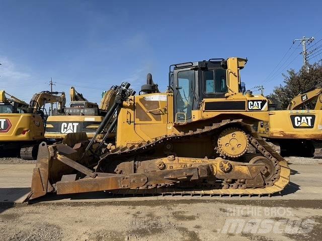 CAT D 6 T LGP بلدوزرات مجنزرة