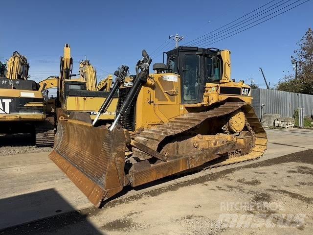 CAT D 6 T LGP بلدوزرات مجنزرة