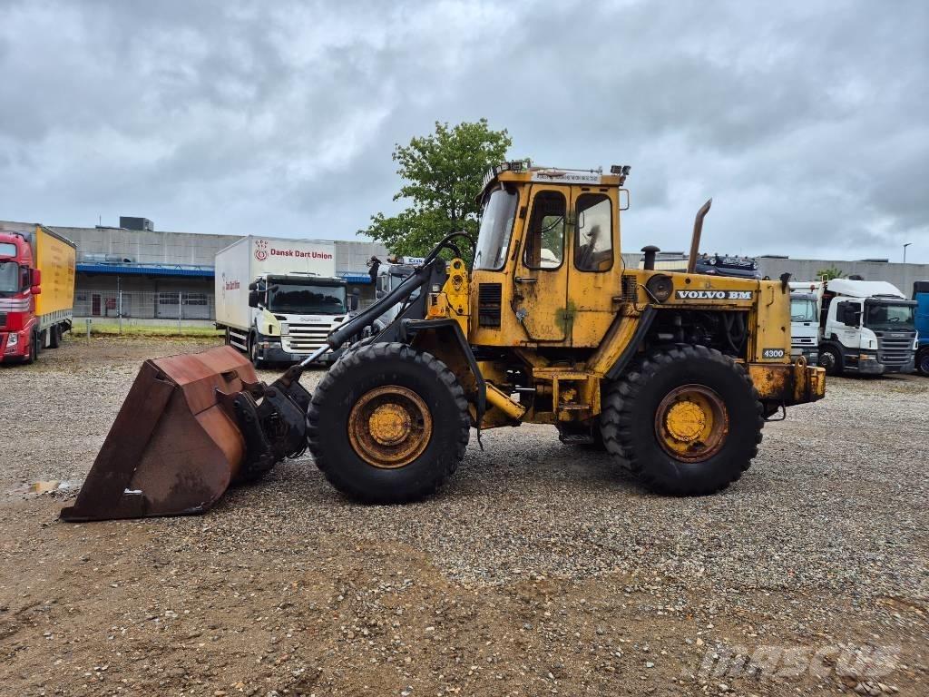 Volvo BM 4300 لوادر بعجل