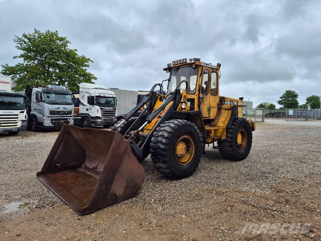 Volvo BM 4300 لوادر بعجل
