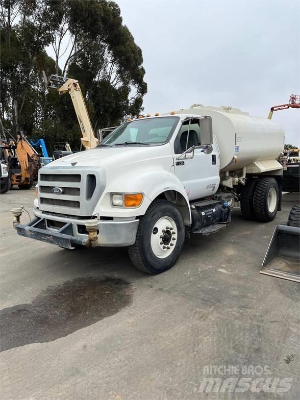 Ford F750 شاحنات ذات صهاريج