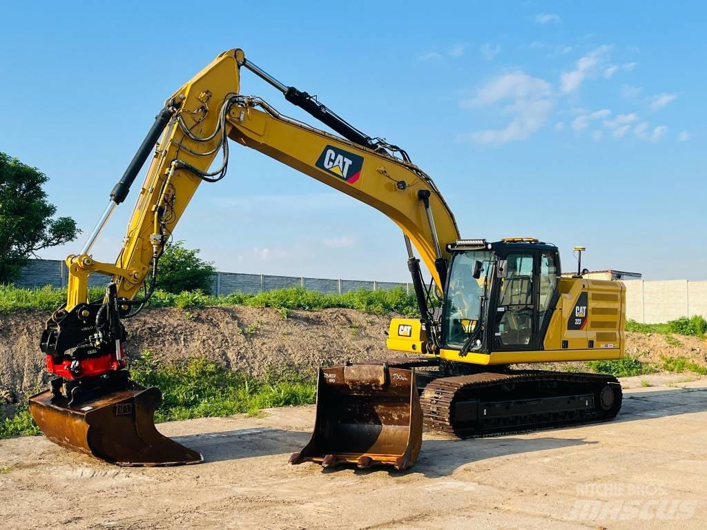 CAT 323 حفارات زحافة